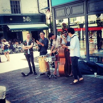 Buskers in Lewes 17:132